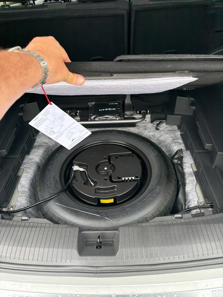 Used 2024 Nissan Rogue SV AWD/4WD image 9