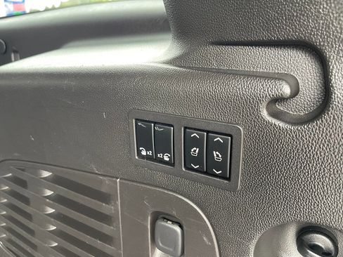 Used 2015 GMC Yukon XL Denali w/ Premium Package image 29