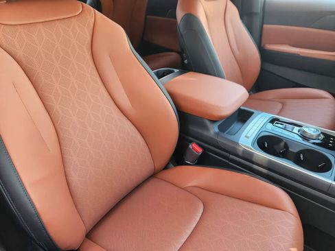 New 2026 Kia Carnival EX image 13