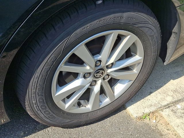 Used 2025 Toyota Camry LE FWD image 7