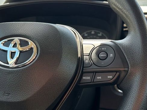 Used 2025 Toyota Corolla LE w/ LE Premium Package FWD image 31