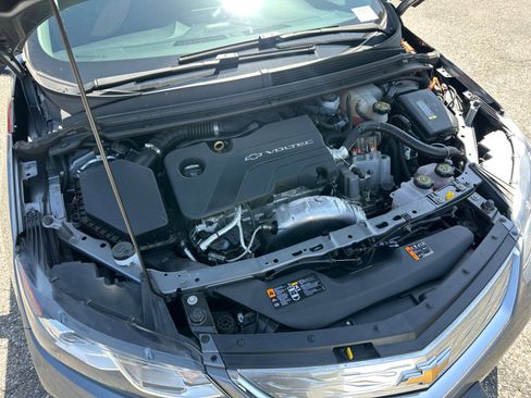 Used 2018 Chevrolet Volt LT w/ Comfort Package FWD image 21