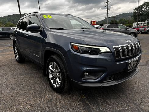 Used 2020 Jeep Cherokee Latitude Plus w/ Comfort/Convenience Group AWD/4WD image 1