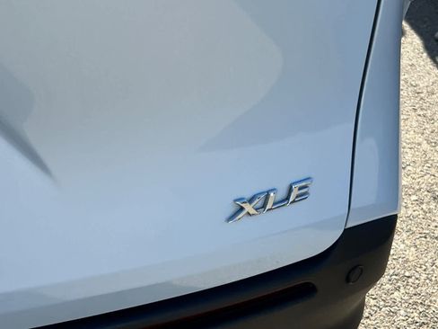 Used 2025 Toyota Sienna XLE FWD image 21