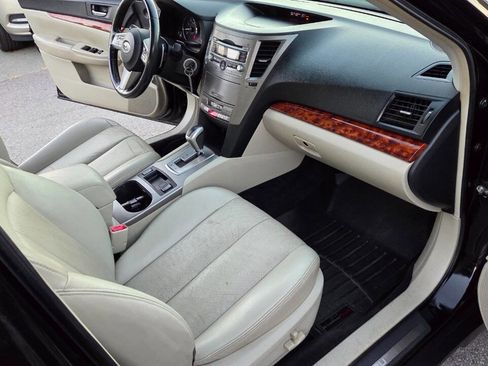 Used 2011 Subaru Outback 2.5i Limited w/ PWR Moonroof Pkg image 41