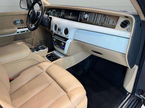 Used 2019 Rolls-Royce Phantom Sedan image 2