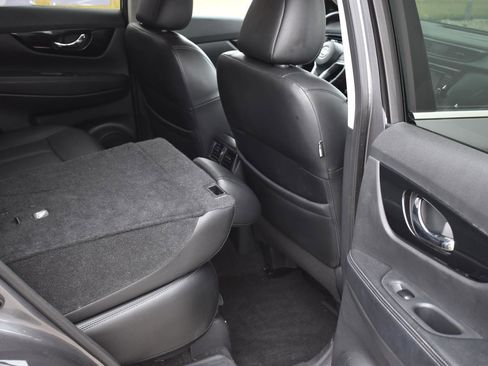 Used 2019 Nissan Rogue SL w/ Premium Package image 17