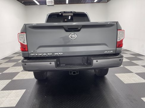 Used 2016 Nissan Titan SL image 3