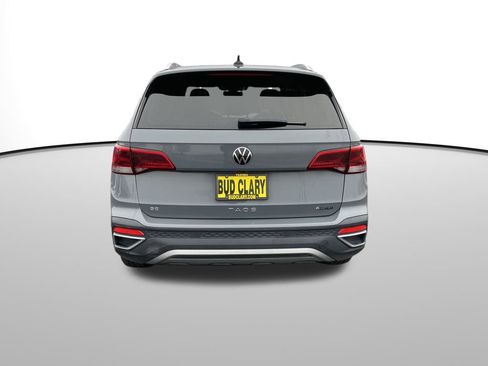 Used 2023 Volkswagen Taos SE w/ Panoramic Sunroof Package image 5