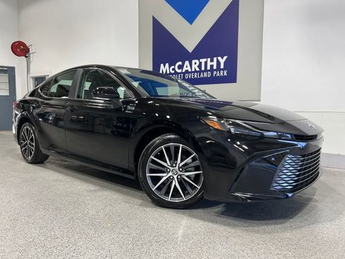 Used 2025 Toyota Camry XLE w/ Premium Plus Package AWD/4WD image 2