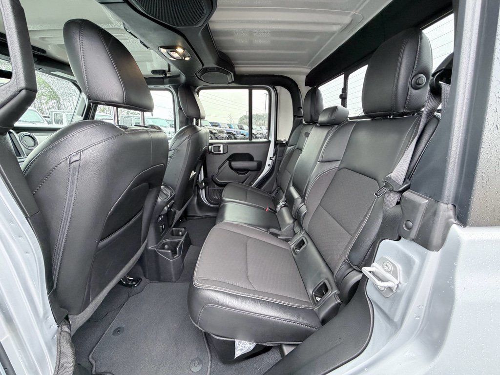 Used 2023 Jeep Gladiator Sport AWD/4WD image 21