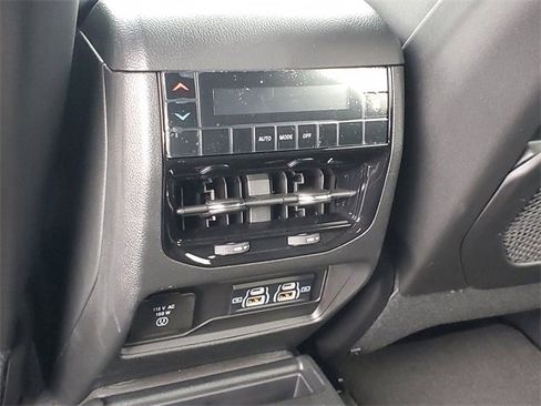 New 2025 Jeep Grand Cherokee L Altitude image 13