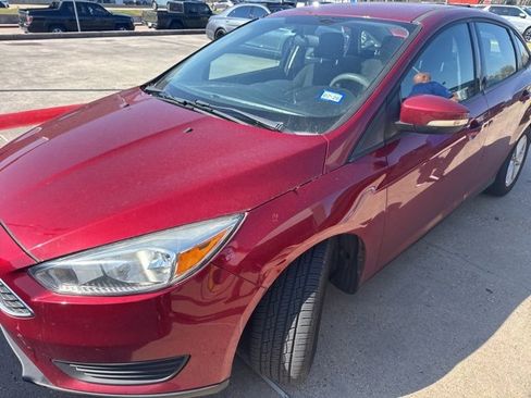 Used 2016 Ford Focus SE image 1