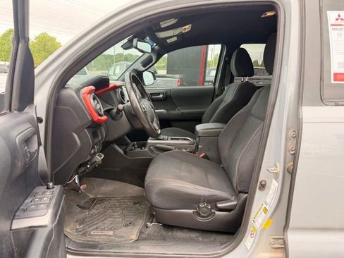 Used 2019 Toyota Tacoma TRD Sport image 20