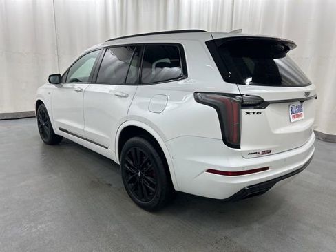Used 2024 Cadillac XT6 Sport w/ LPO, ONYX Package image 4
