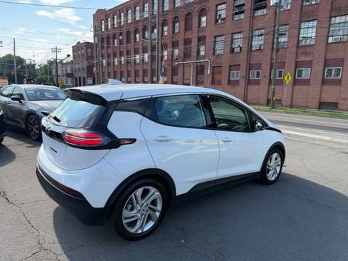 Used 2023 Chevrolet Bolt LT FWD image 5