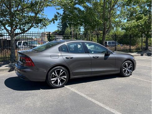 Used 2024 Volvo S60 B5 Core image 19