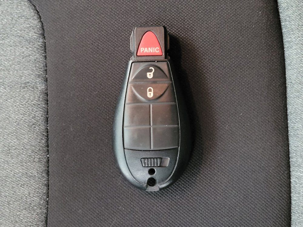 Used 2015 Jeep Cherokee Sport FWD image 32