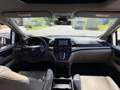 Used 2023 Honda Odyssey Touring image 17