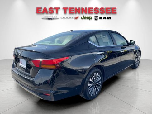 Used 2025 Nissan Altima 2.5 SV image 3