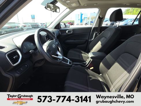Used 2023 Hyundai Venue SEL FWD image 15