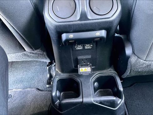 Used 2023 Jeep Wrangler Unlimited Sahara AWD/4WD image 10