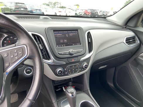 Used 2021 Chevrolet Equinox LT FWD image 23