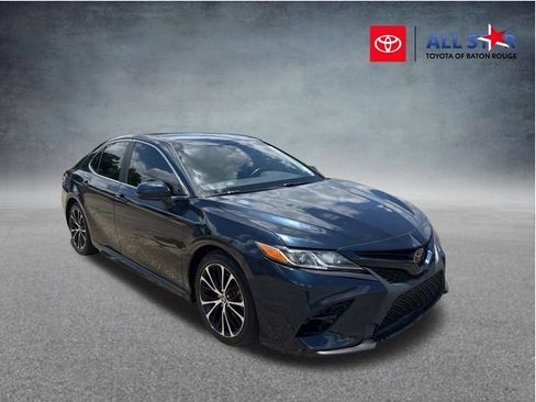 Used 2020 Toyota Camry SE FWD image 1