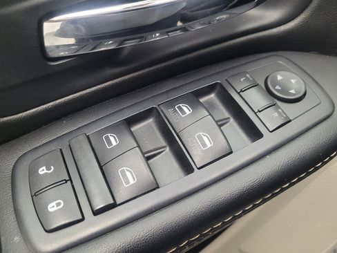 Used 2016 Dodge Grand Caravan SE FWD image 27