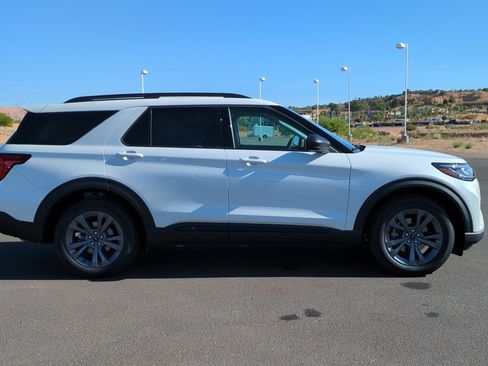 New 2026 Ford Explorer Active image 2