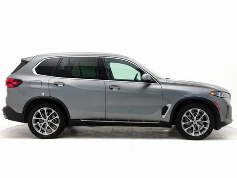 Used 2024 BMW X5 xDrive40i w/ Premium Package image 2