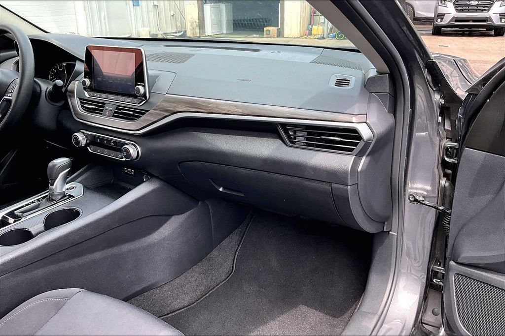 Used 2025 Nissan Altima 2.5 SV FWD image 23