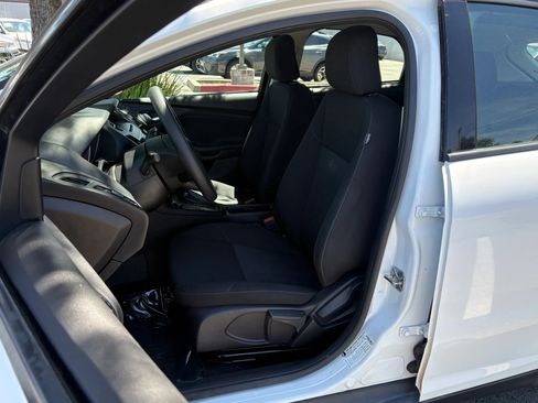 Used 2016 Ford Focus SE FWD image 9
