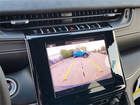 New 2025 Jeep Grand Cherokee Altitude image 18
