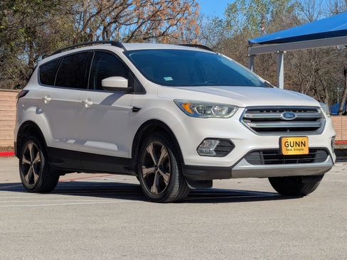 Used 2017 Ford Escape SE w/ SE Leather Comfort Package image 2