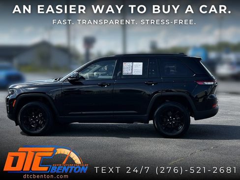 Used 2025 Jeep Grand Cherokee Altitude AWD/4WD image 8
