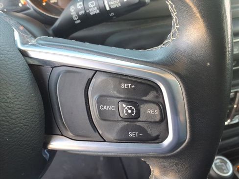 Used 2019 Jeep Wrangler Unlimited Sahara image 40