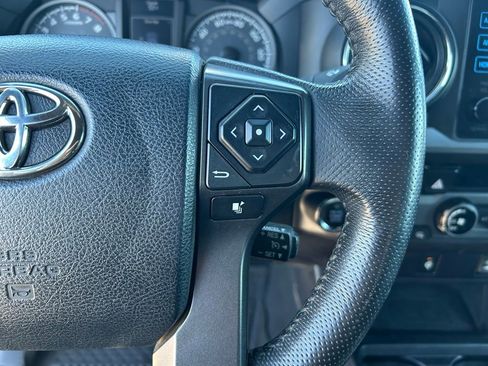 Used 2017 Toyota Tacoma TRD Off-Road w/ Tow Package (A/T) image 17