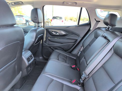 Used 2022 GMC Terrain SLT w/ Tech Package image 32
