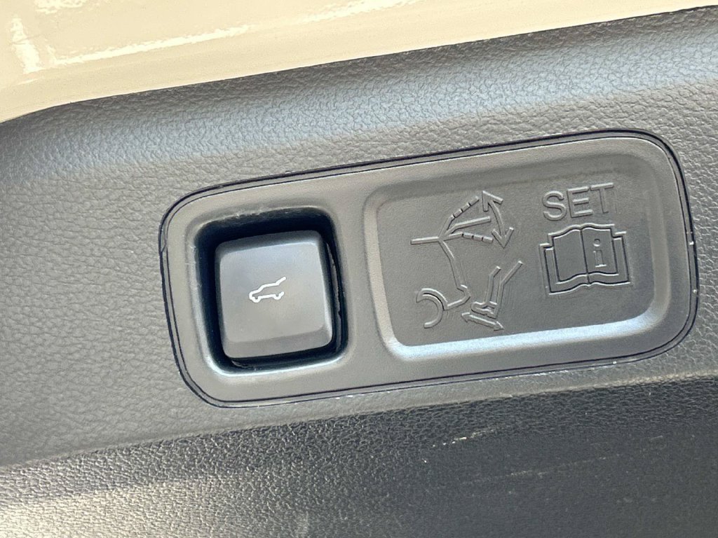 Used 2019 Ford Expedition Limited w/ Equipment Group 303A AWD/4WD image 12