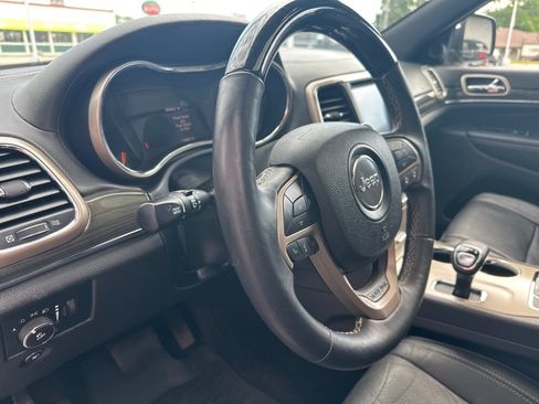 Used 2014 Jeep Grand Cherokee Overland w/ Advanced Technology Group AWD/4WD image 25