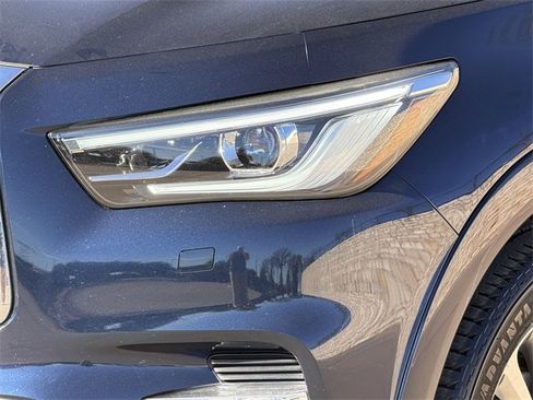 Used 2018 INFINITI QX80 4WD w/ Deluxe Technology Package image 4