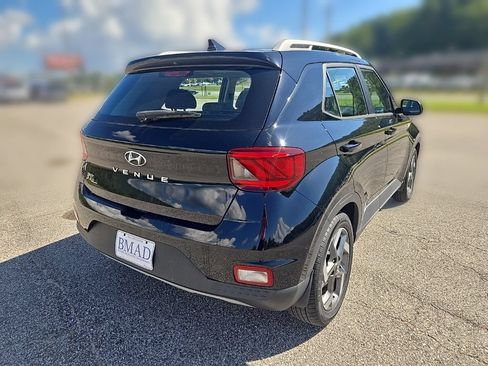 Used 2022 Hyundai Venue SEL FWD image 12