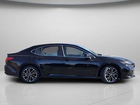 Used 2025 Toyota Camry XLE FWD image 20