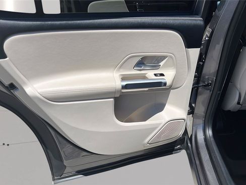 Used 2022 Mercedes-Benz GLB 250 image 14