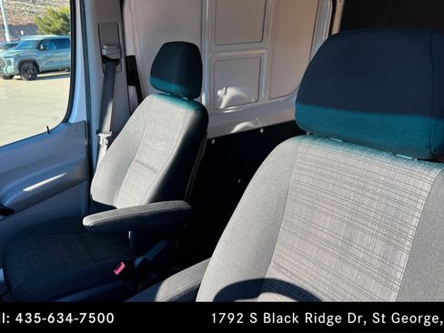 Used 2016 Mercedes-Benz Sprinter 2500 image 16