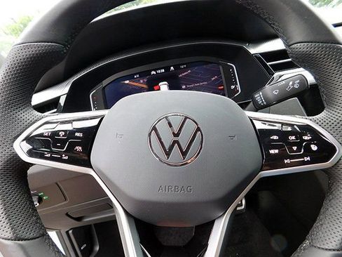 Used 2023 Volkswagen Arteon SE image 21