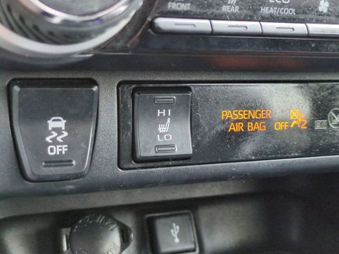 Certified 2020 Toyota RAV4 XSE w/ XSE Grade Weather Package AWD/4WD image 22