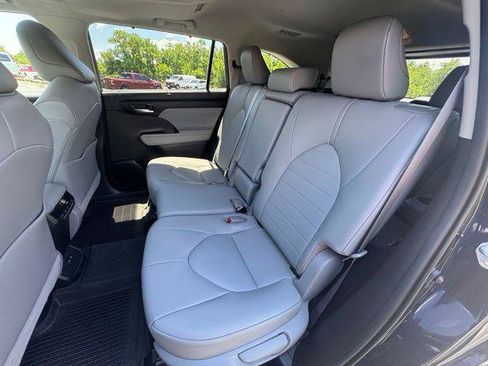 Certified 2020 Toyota Highlander XLE AWD/4WD image 14