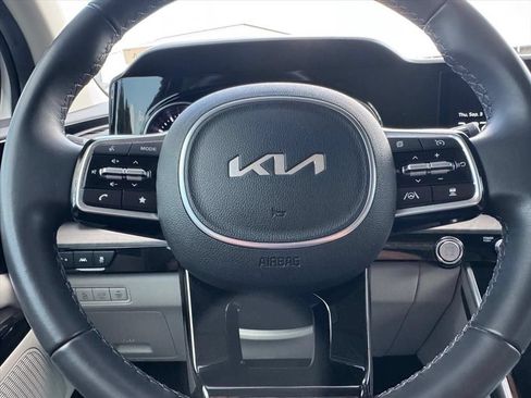 Certified 2024 Kia Carnival EX FWD image 18